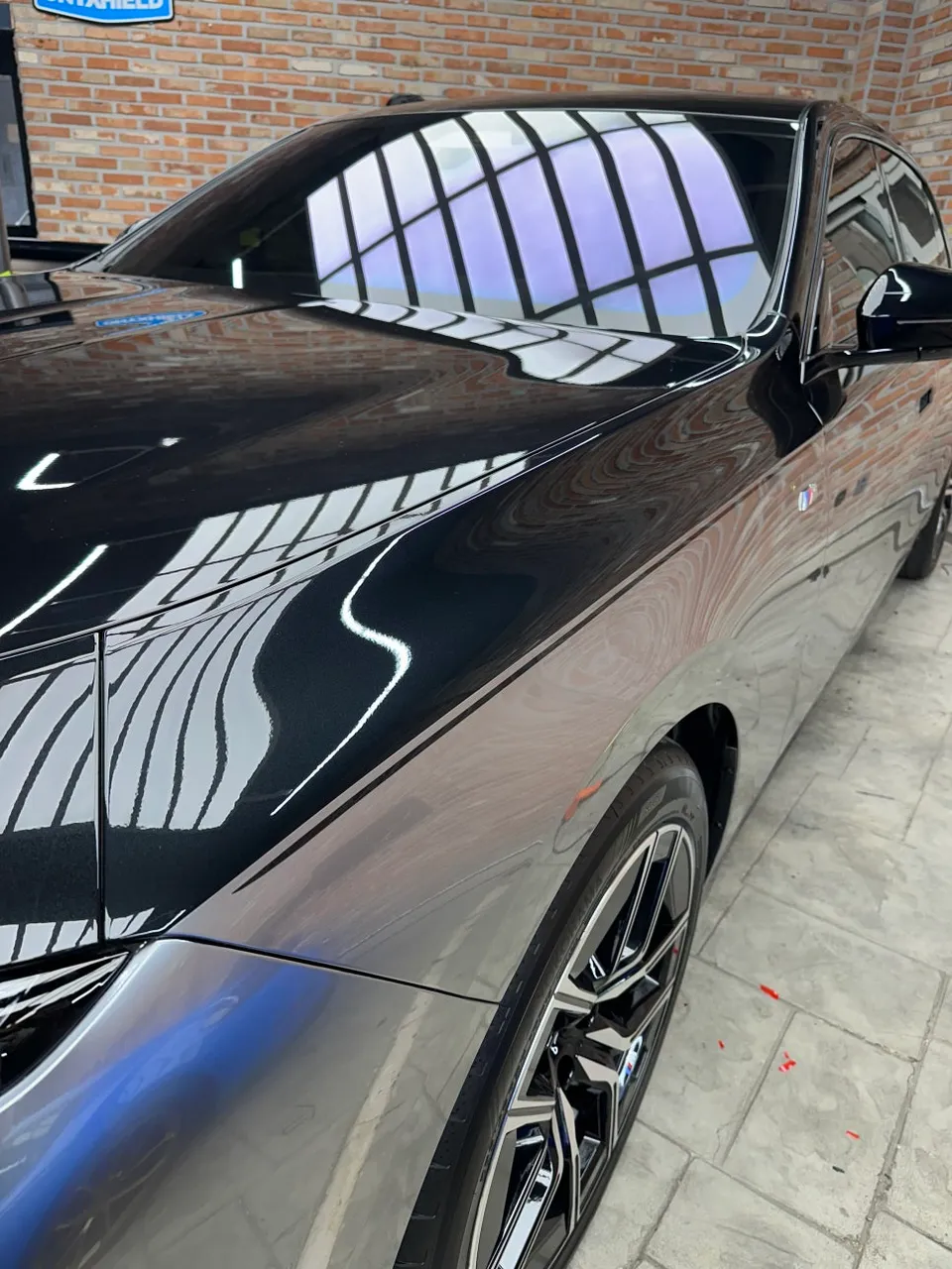 BMW 7 Series G11/G12のカーラッピング事例|費用目安・仕上がり 施工写真 3-2