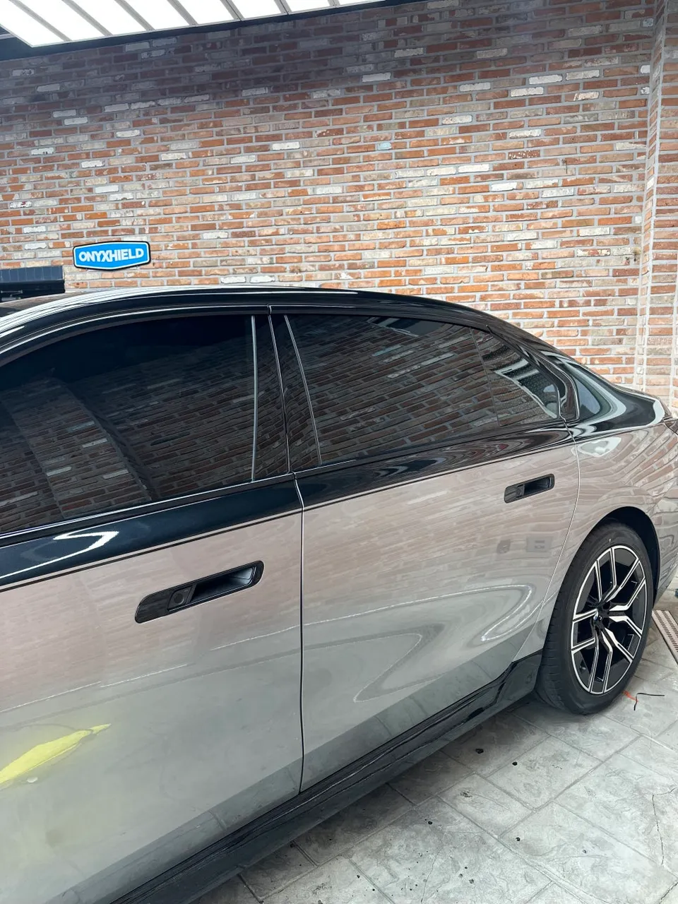 BMW 7 Series G11/G12のカーラッピング事例|費用目安・仕上がり 施工写真 2-3