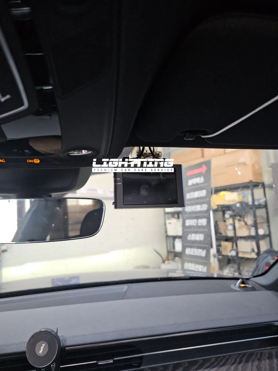 Audi A6 dash cam - Audi A6 Dash Cam Installation Review photo 4
