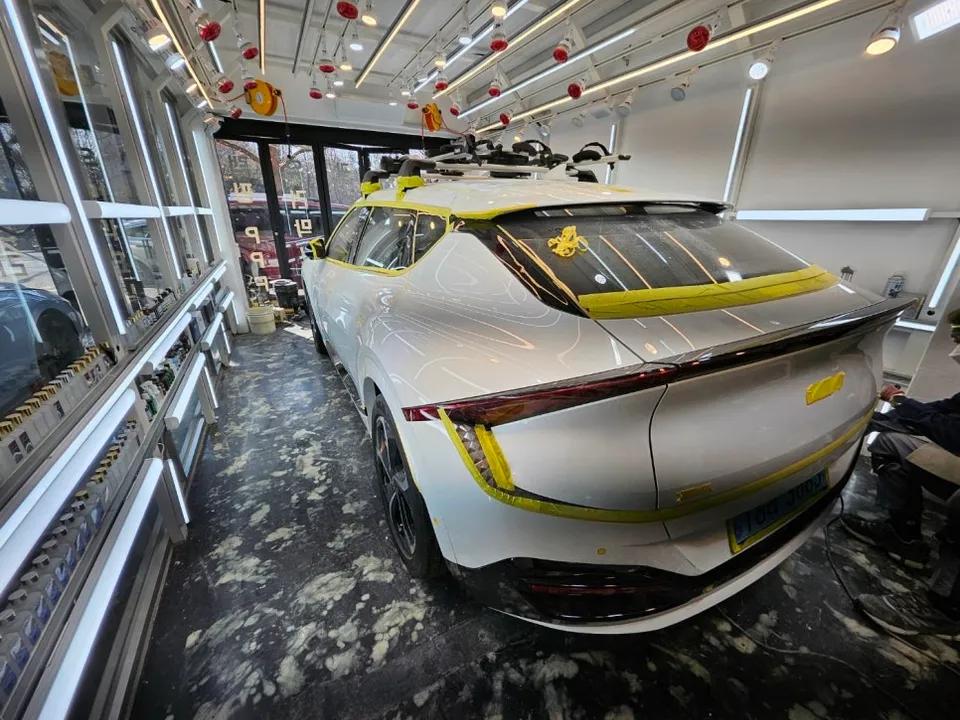 Kia EV6のガラスコーティング事例|費用目安・仕上がり 施工写真 1-3