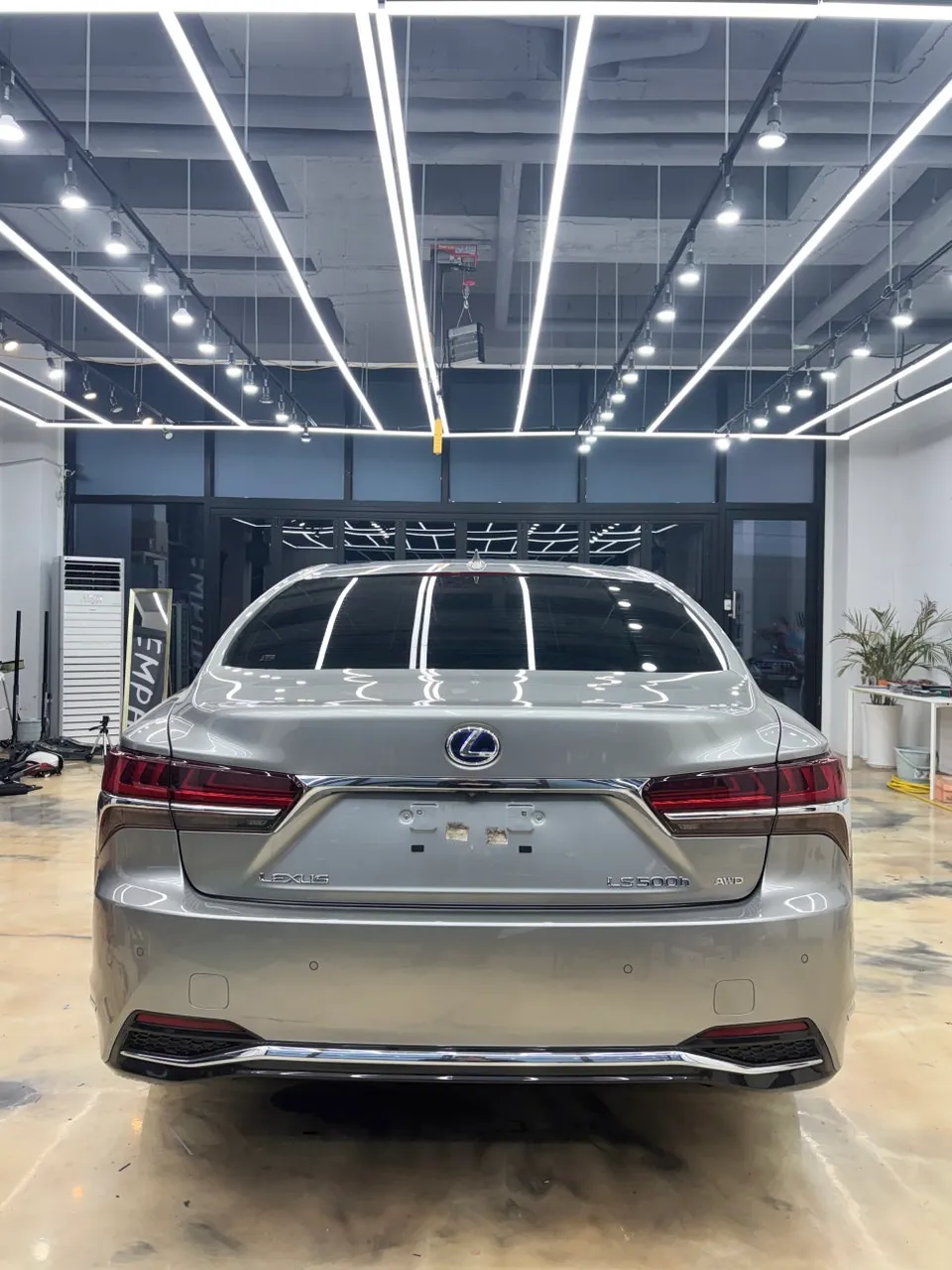 Lexus LS500h vinyl wrap - Lexus LS500h Vinyl Wrap Review — Premium Finish photo 4