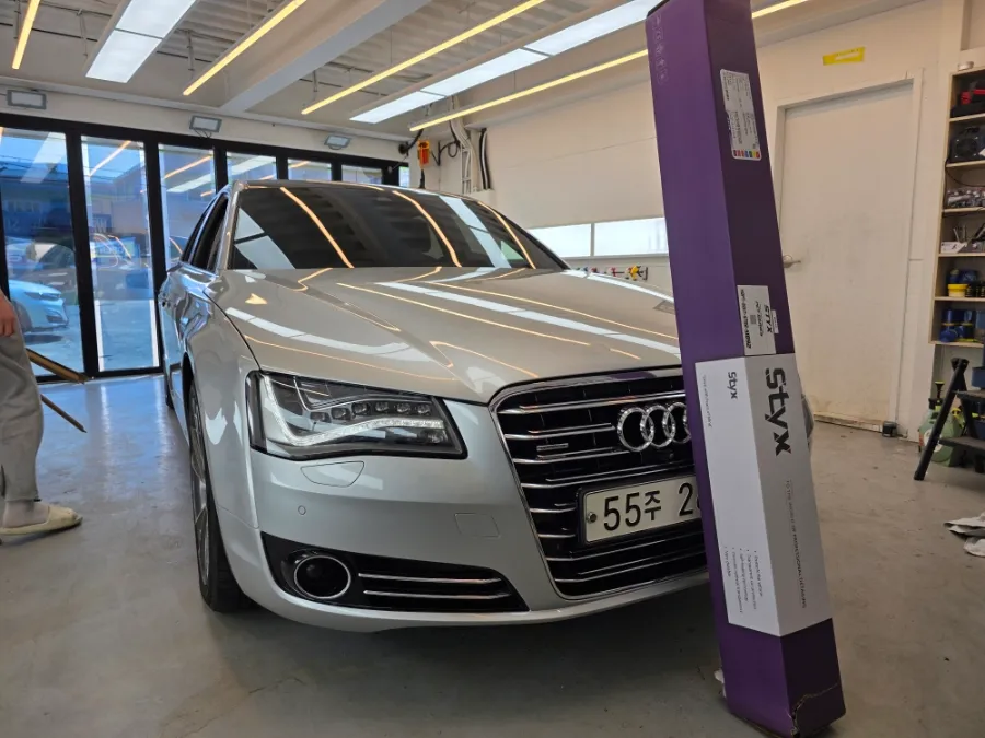 Audi A8のカーラッピング事例 施工写真 2