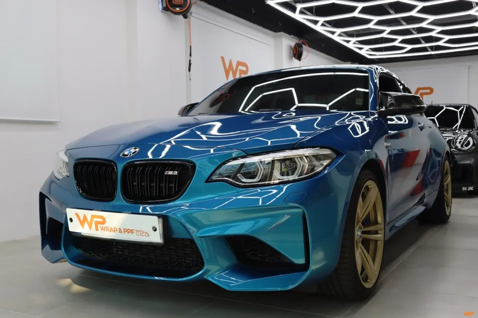 BMW M2のカーラッピング事例 施工写真 1-2