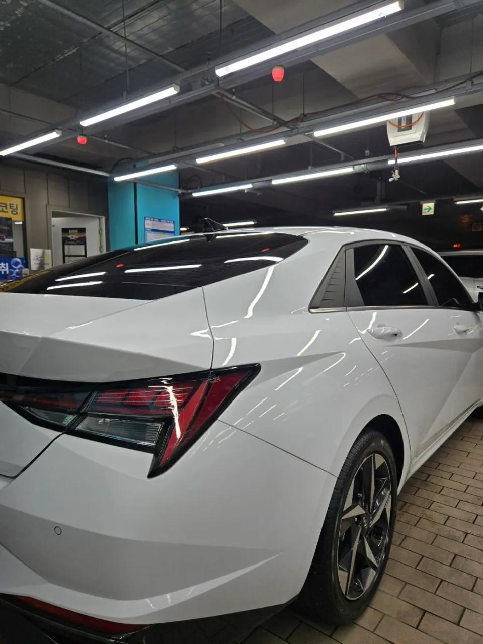 Hyundai Elantraのガラスコーティング事例|費用目安・仕上がり 施工写真 2-1