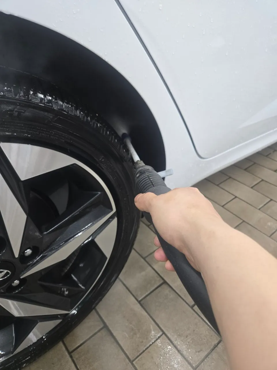 Hyundai Elantraのガラスコーティング事例|費用目安・仕上がり 施工写真 1-2