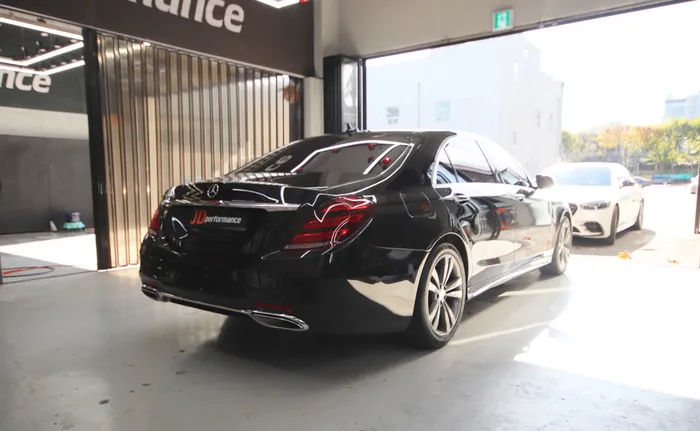 Mercedes-Benz S-Class W222のガラスコーティング事例 施工写真 3-1