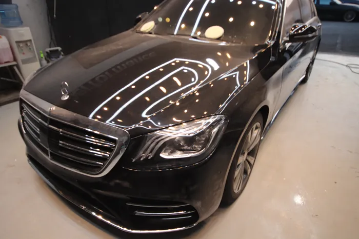 Mercedes-Benz S-Class W222のガラスコーティング事例 施工写真 4-1