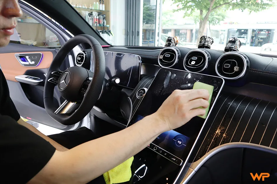 Mercedes-Benz GLEの室内PPF施工事例|傷防止効果 施工写真 2-1