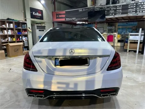 メルセデス・ベンツ Sクラス W222のカーラッピング事例|費用目安・仕上がり 施工写真 3-1