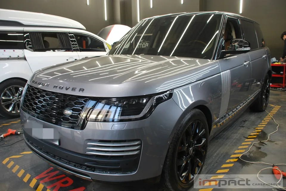 Land Rover Vogueのカーラッピング事例｜クロームパーツのブラック化 施工写真 2-1