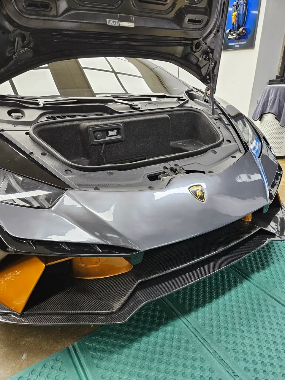 Lamborghini Huracán vinyl wrap - Lamborghini Huracán Vinyl Wrap Review: Metallic Grey Transformati photo 6
