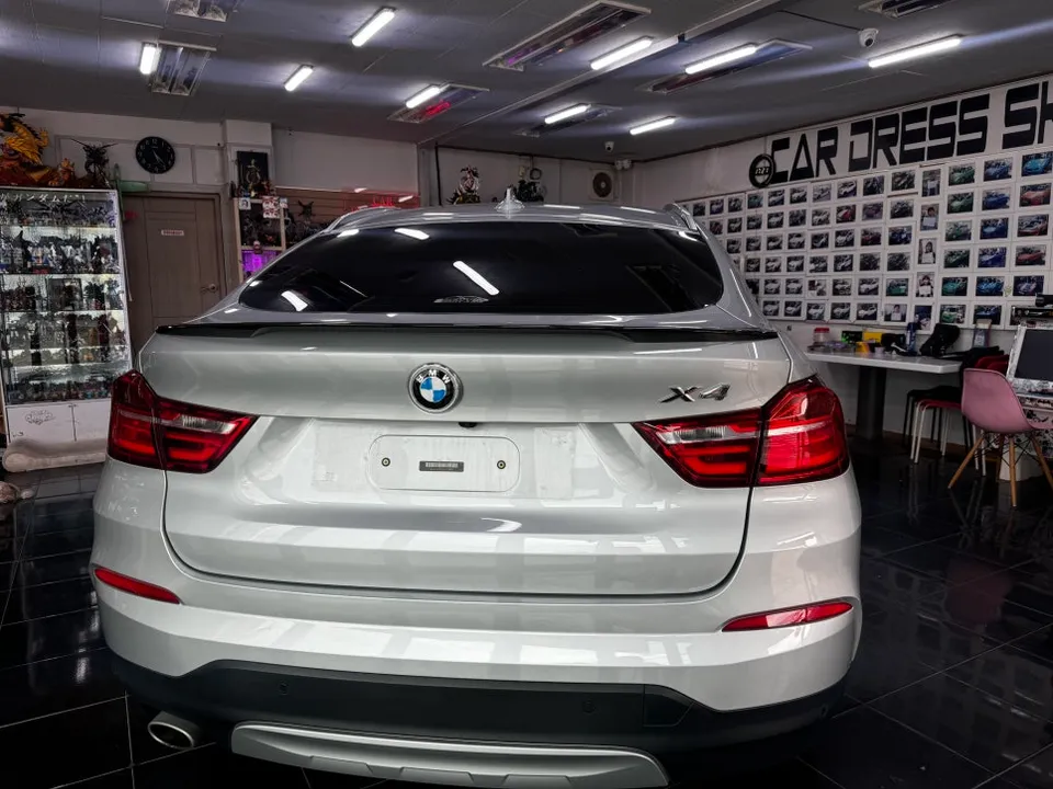 BMW X4のカーラッピング事例｜鮮烈レッドで個性を際立たせる 施工写真 3-2