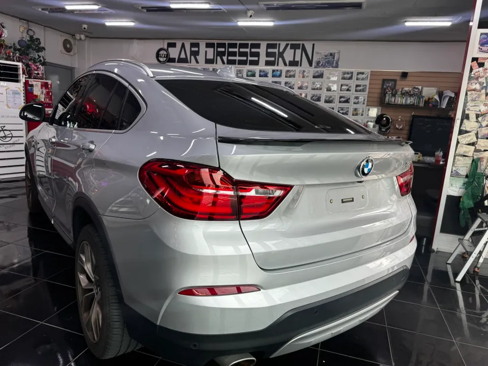 BMW X4のカーラッピング事例｜鮮烈レッドで個性を際立たせる 施工写真 1-3