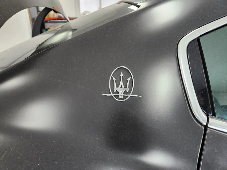 Maserati Ghibliのカーラッピング事例|エメラルドグリーンPETフィルム 施工写真 4-1