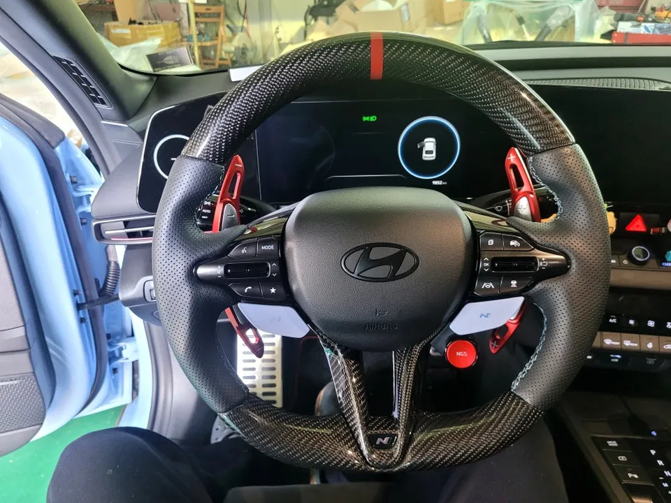 Hyundai Elantra Interior Customization Review: Alcantara Steering photo 2