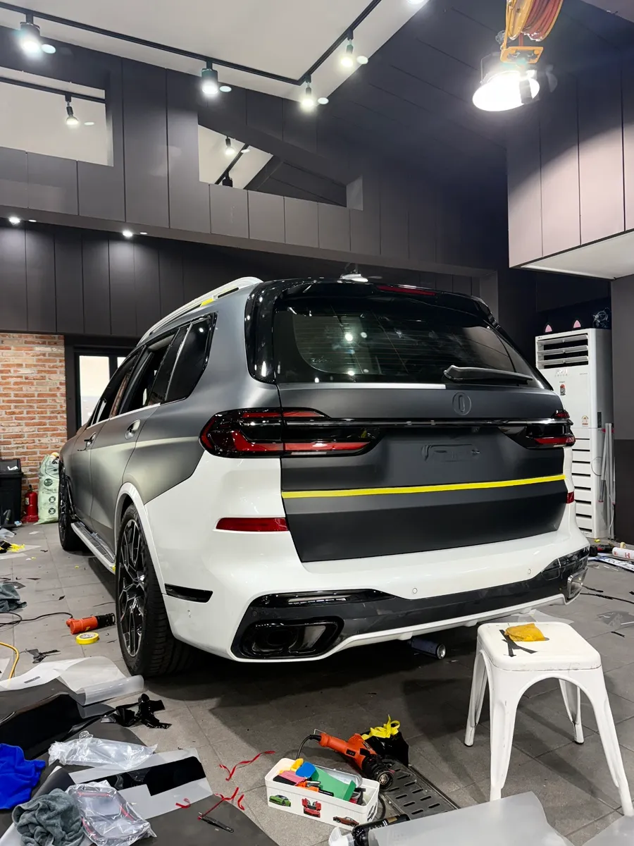 BMW X7 G07 ppf - BMW X7 G07 PPF Review: Matte Black Wrap & Chrome Delete photo 6