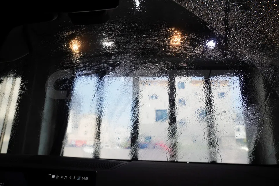 BMW G60 ceramic coating - BMW G60 Ceramic Coating Review: Hydrophobic Protection photo 3