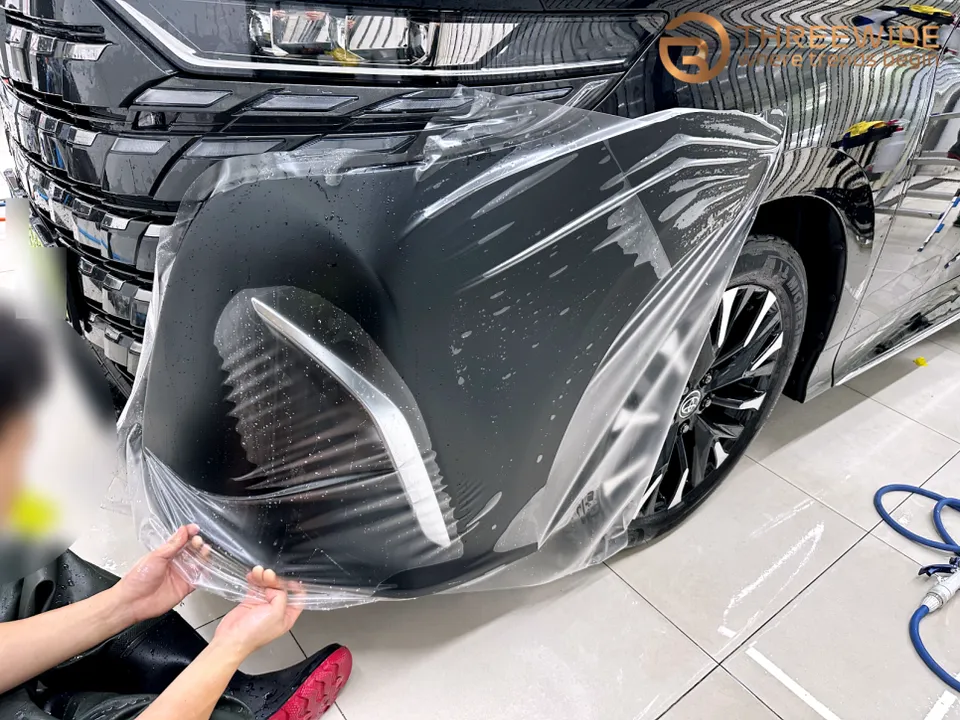 Toyota AlphardのPPF施工事例｜無光フィルムで高級感アップ 施工写真 2-2