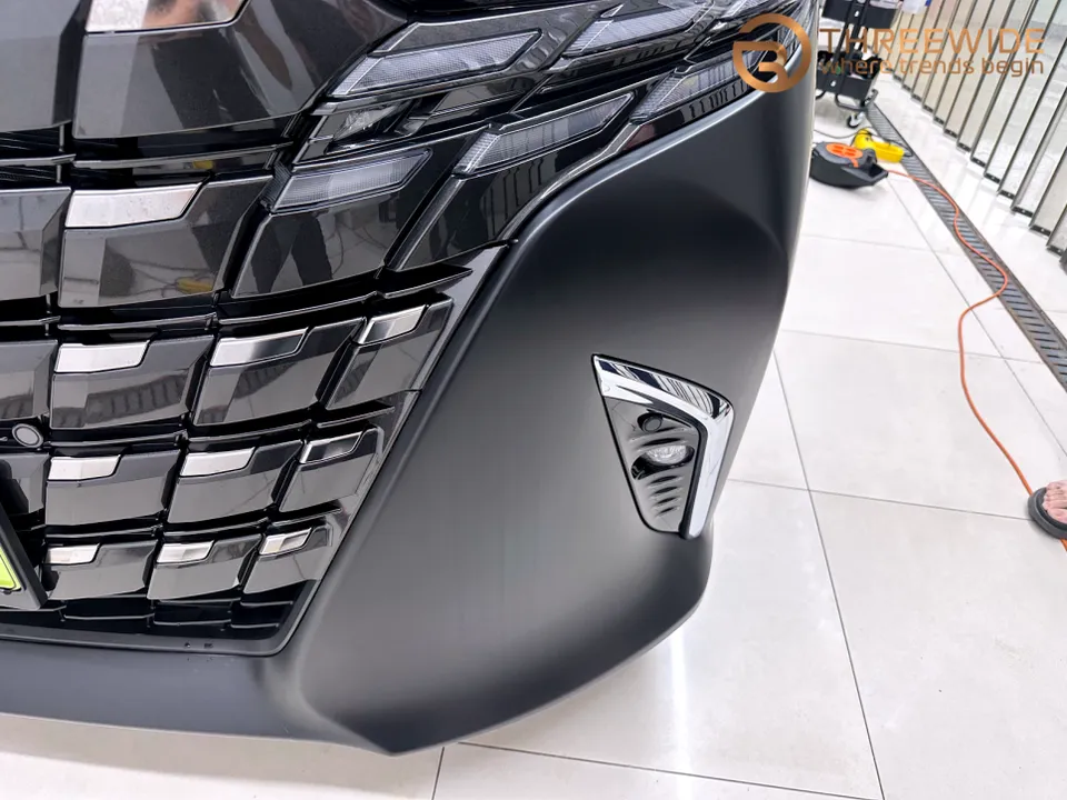 Toyota AlphardのPPF施工事例｜無光フィルムで高級感アップ 施工写真 2-3