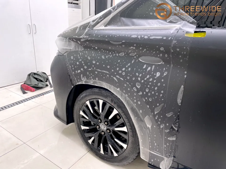 Toyota AlphardのPPF施工事例｜無光フィルムで高級感アップ 施工写真 3-3