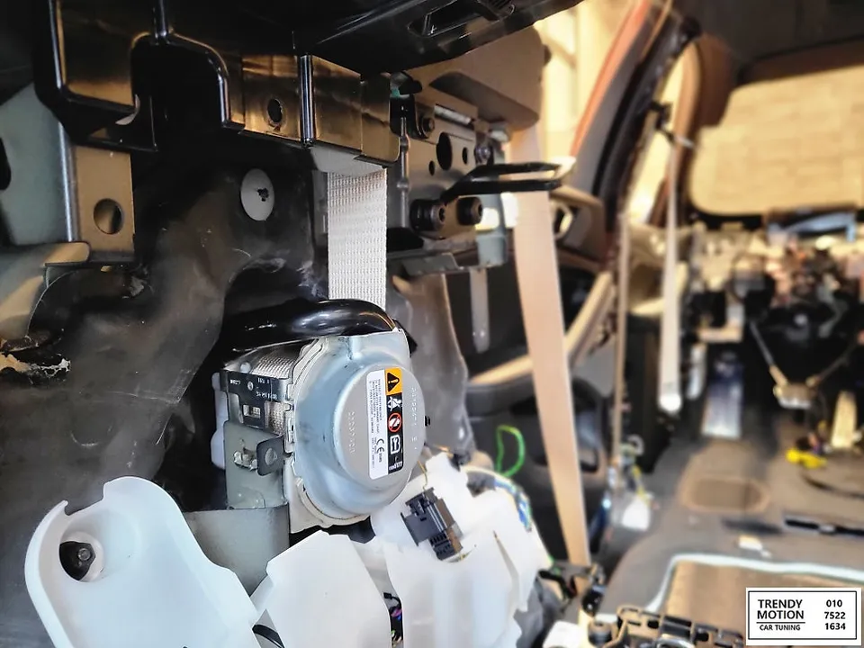 BMW X6 interior customization - BMW X6 Interior Customization Review: Ivory Two-Tone photo 5
