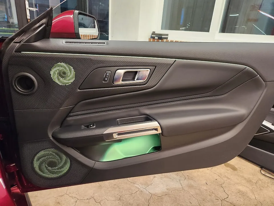 Ford Mustang 7th Gen ambient lighting - Ford Mustang 7th Gen Ambient Lighting Review photo 4