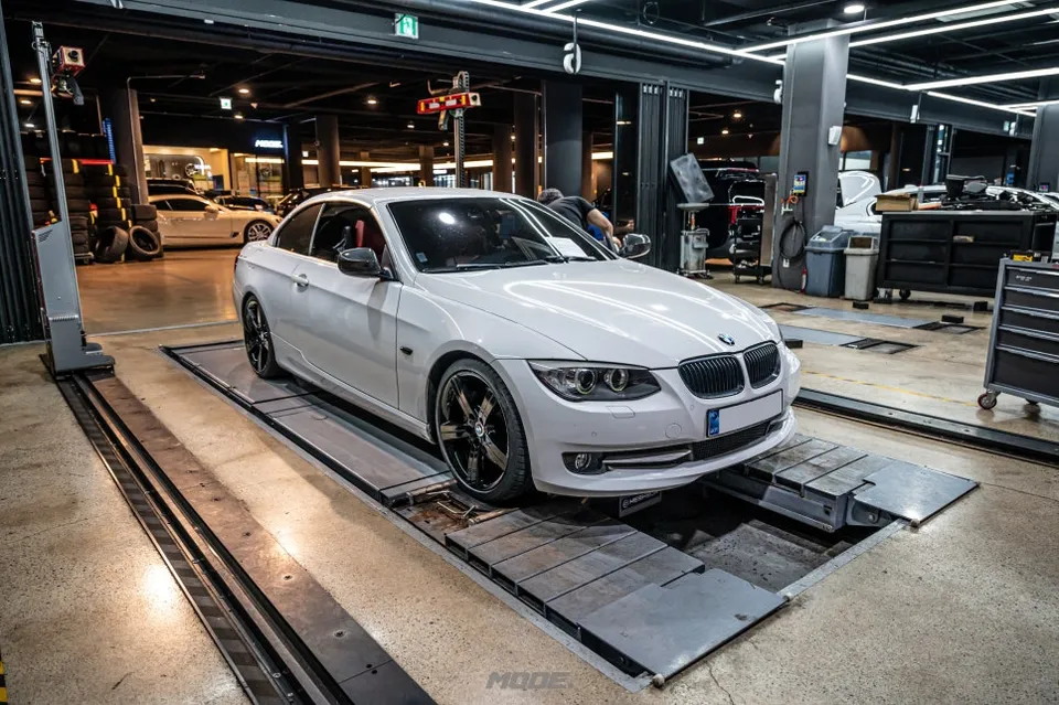 BMW 3 Series ambient lighting installation result