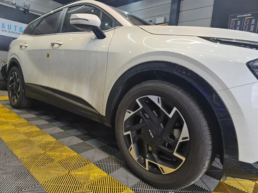 Kia Sportageのガラスコーティング事例|費用目安と仕上がり 施工写真 2-1