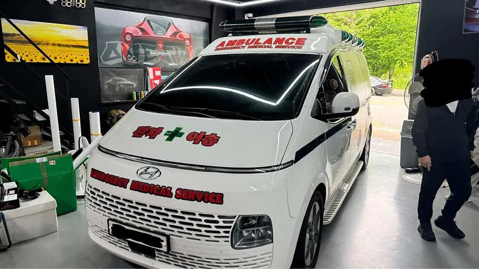 Hyundai Stariaのカーラッピング事例｜費用目安・仕上がり 施工写真 1-1