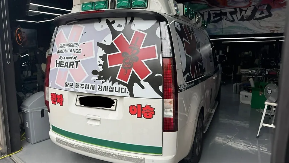 Hyundai Stariaのカーラッピング事例｜費用目安・仕上がり 施工写真 1-2