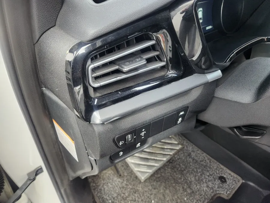 Kia Niro vinyl wrap - Kia Niro Vinyl Wrap Review — Matrix Black & Bronze Interior photo 3