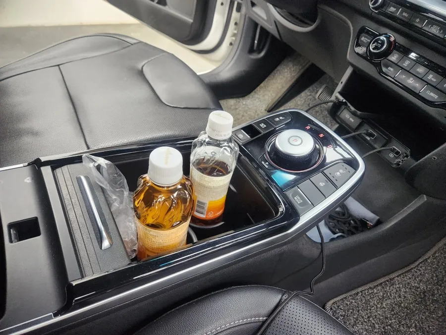 Kia Niro vinyl wrap - Kia Niro Vinyl Wrap Review — Matrix Black & Bronze Interior photo 5