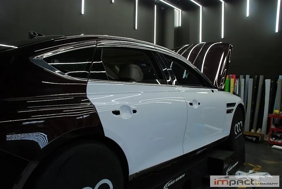 Genesis G80 RG3のカーラッピング事例|費用目安・仕上がり 施工写真 3-1