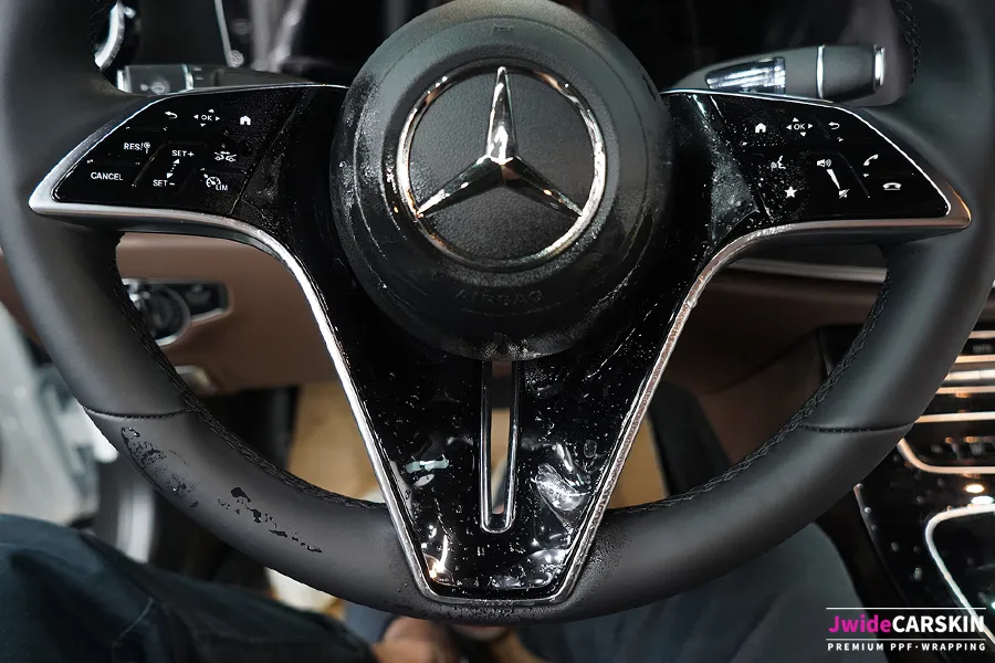 Mercedes-Benz Eクラスの室内PPF施工事例｜ハイグロス保護 施工写真 2-2