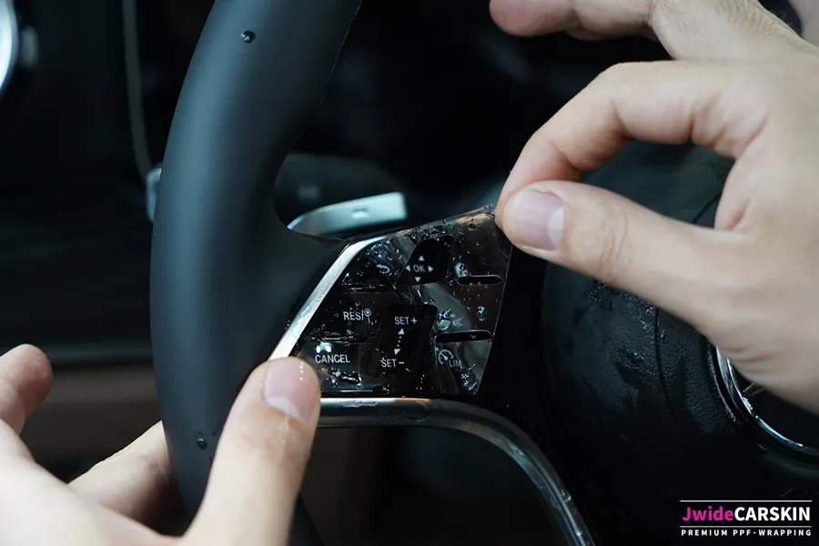 Mercedes-Benz Eクラスの室内PPF施工事例｜ハイグロス保護 施工写真 1-3