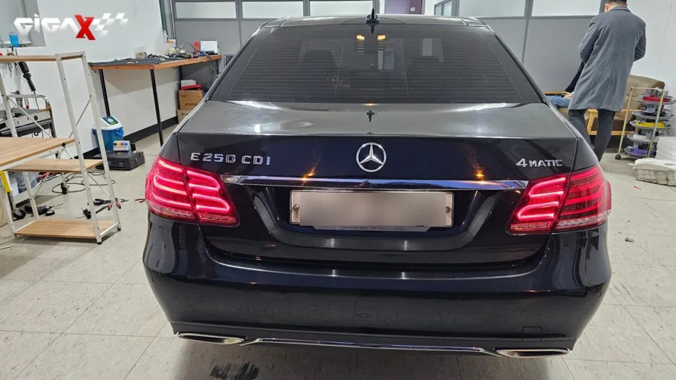 Mercedes-Benz E-Class W212 body repair - Mercedes-Benz E-Class W212 Tail Light Repair Review photo 4