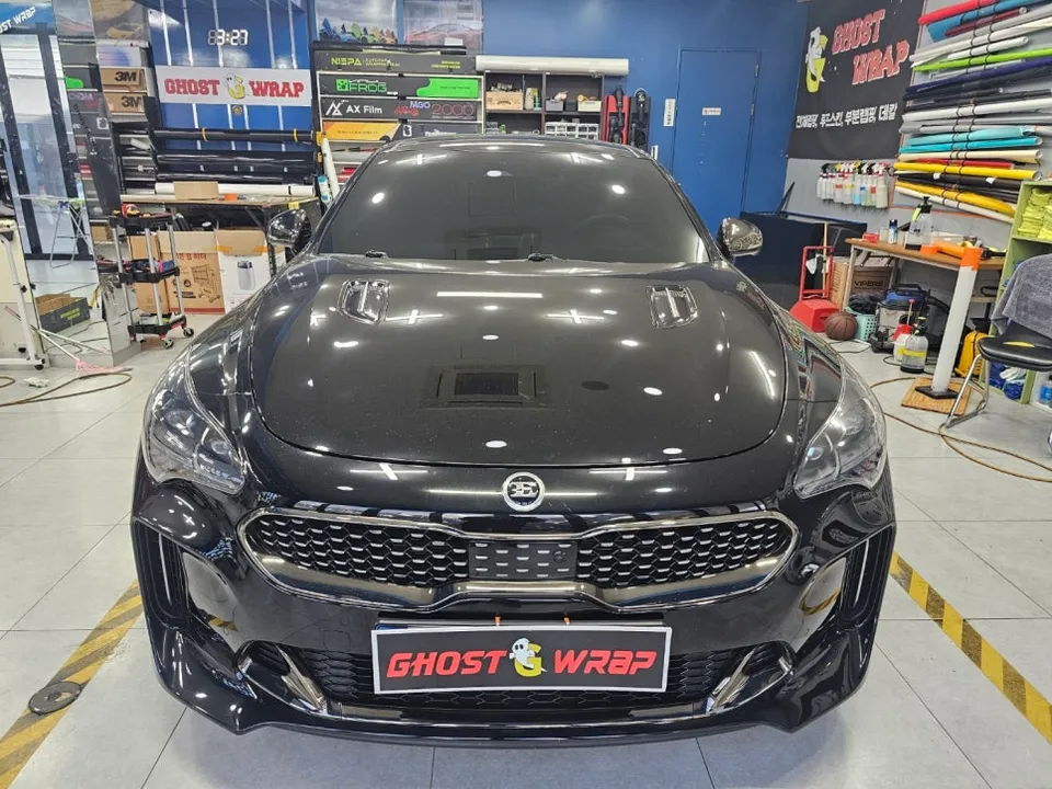 Kia Stinger PPF施工事例｜エンブレム・ヘッドライト保護 施工写真 2-1