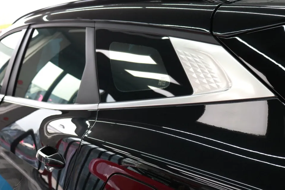 Kia Sportage vinyl wrap - Kia Sportage Chrome Delete Vinyl Wrap Review photo 4