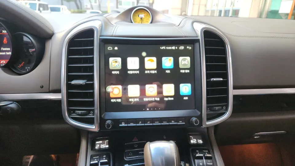 Porsche CayenneのAndroid Auto・CarPlay取付事例 施工写真 4-1