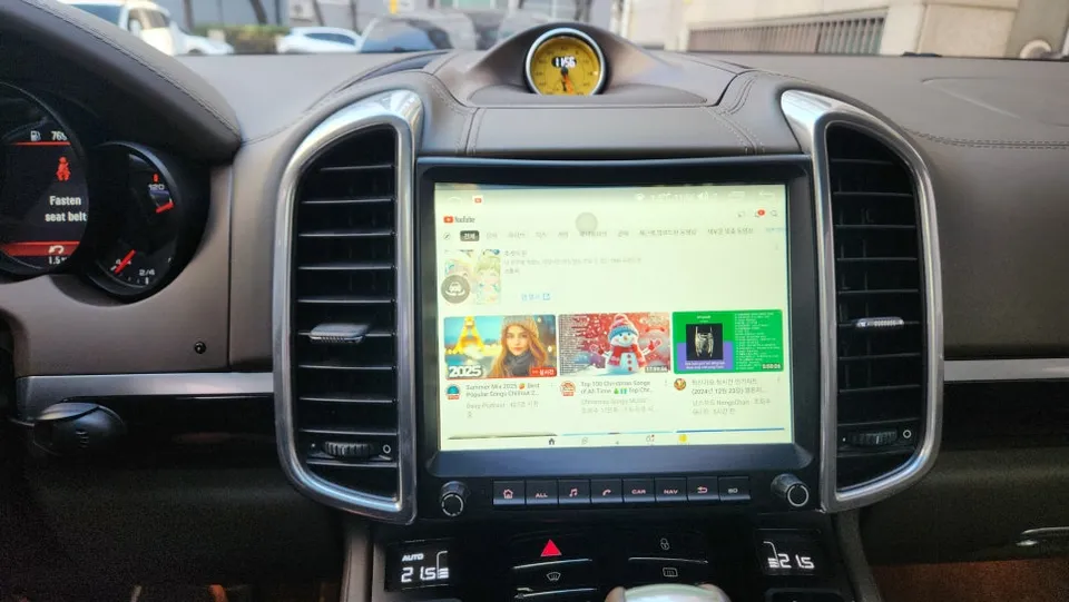 Porsche CayenneのAndroid Auto・CarPlay取付事例 施工写真 2-2