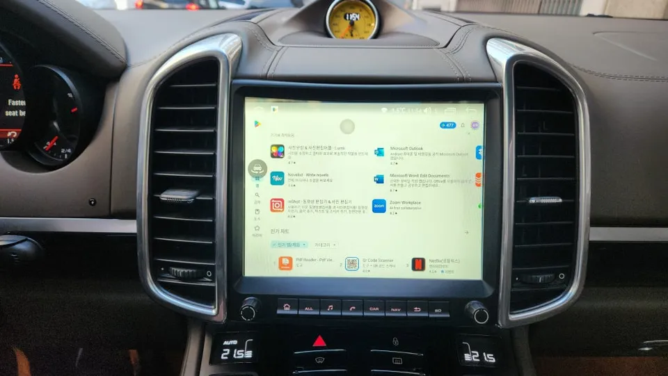 Porsche CayenneのAndroid Auto・CarPlay取付事例 施工写真 3-2