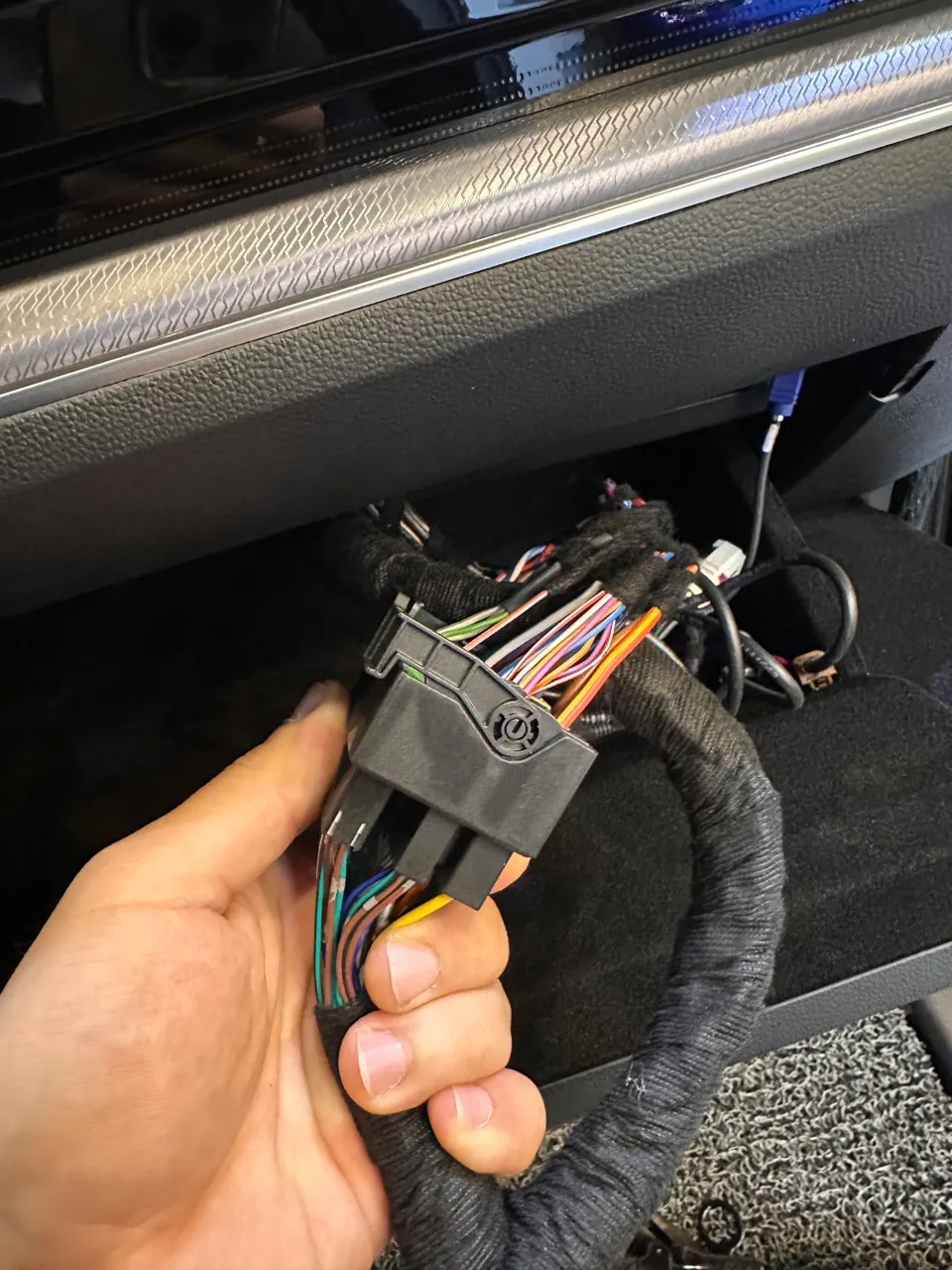 Volkswagen Touareg car audio - Volkswagen Touareg Car Audio Upgrade Review photo 3