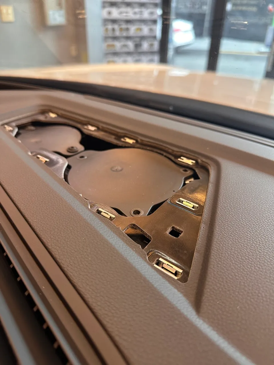 Volkswagen Touareg car audio - Volkswagen Touareg Car Audio Upgrade Review photo 5