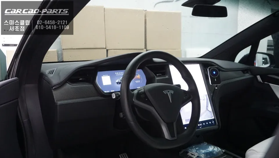 Tesla Model Xのカーフィルム施工事例 施工写真 3