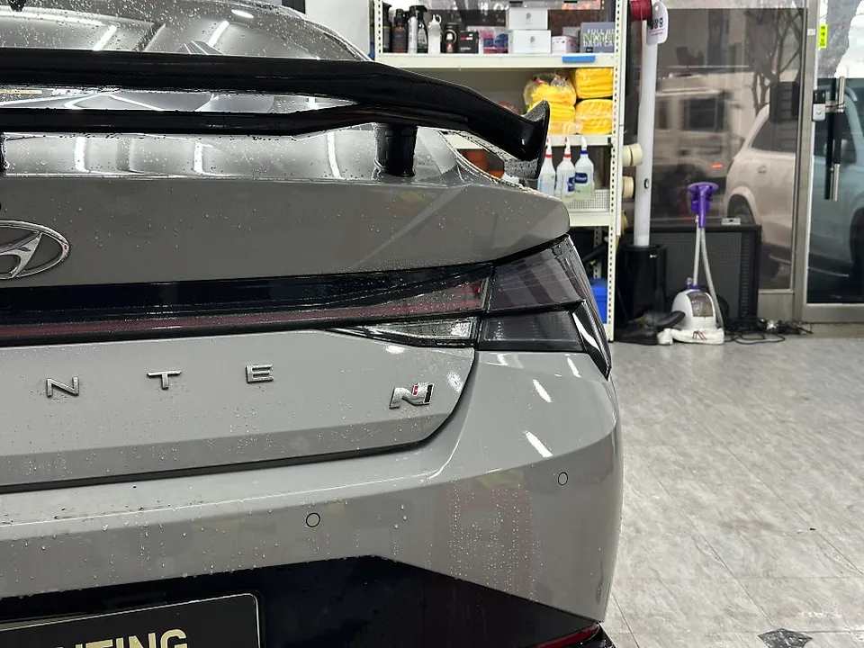 Hyundai Elantra NのPPF施工事例｜テールランプの印象変化 施工写真 1-2