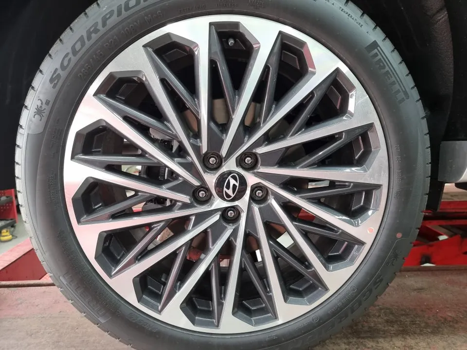 Hyundai Palisadeのホイールリペア・塗装事例 施工写真 4-1