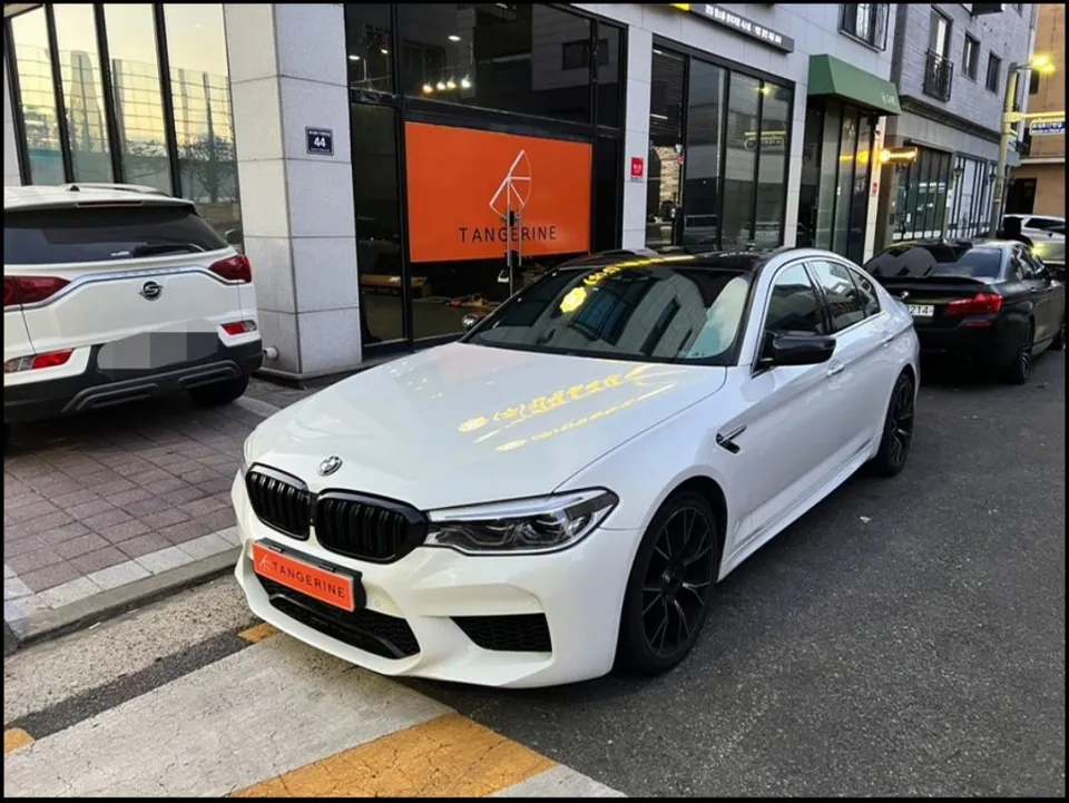 BMW 5 Series G30 カーラッピング事例：サテンブラックとクローム除去 施工写真 2-1