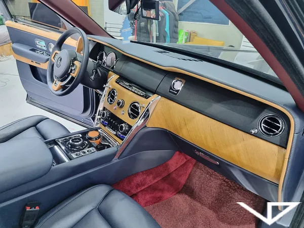 Rolls-Royce Cullinan interior customization - Rolls-Royce Cullinan Interior Customization Review photo 3