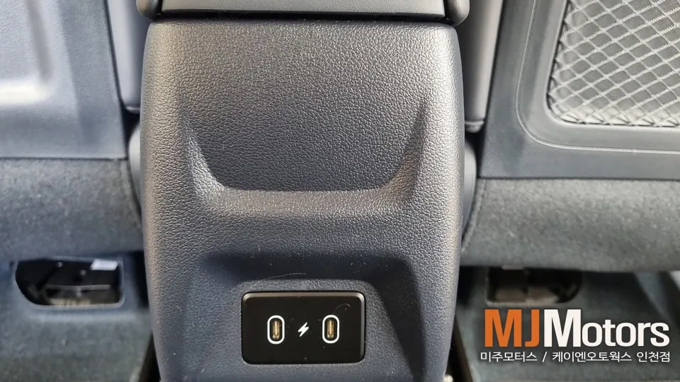 Hyundai Venue seat ventilation - Hyundai Venue Seat Heating Review — Cozy Rear Seats photo 3