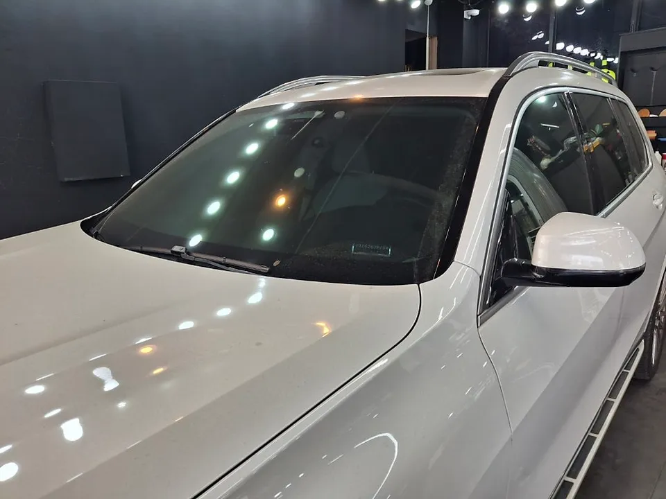 BMW X7のガラスコーティング事例|費用目安と仕上がり 施工写真 3-1